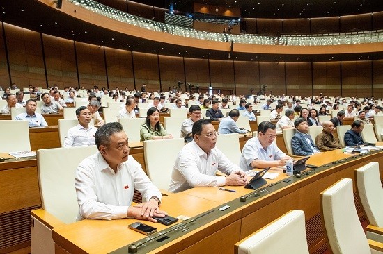 Quốc hội thảo luận về dự thảo Luật Đường bộ